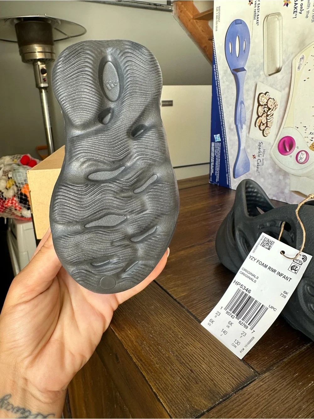 Yeezy Kids Foam Clog in Black